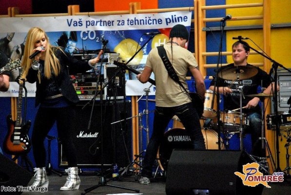 FOTO: Dismissed nastopili na predbožični prireditvi Ekonomske šole