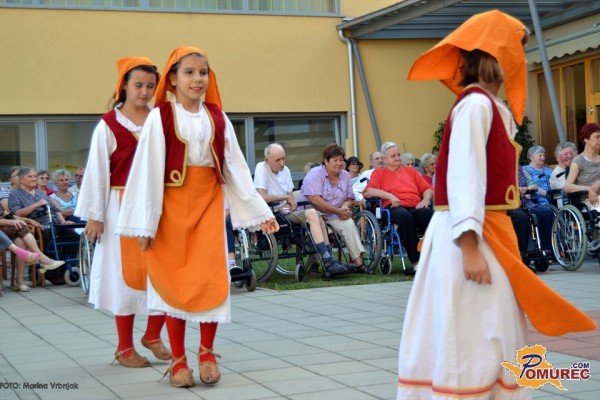 FOTO: Srbski folkloristi v Radgoni