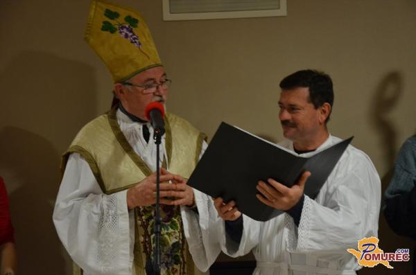 FOTO: Na kmetiji Smodiš na humorističen način mošt spremenili v vino