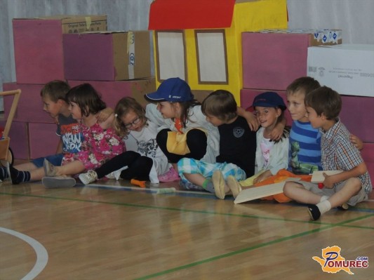 FOTO: Na zaključni prireditvi nastopili otroci vrtca Stročja vas