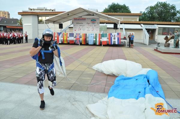 FOTO: Brezhiben pristanek Vereša na Trgu kulture otvoril 5. dvojni ultra triatlon