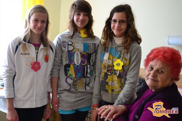 FOTO: Friške rožice premagovale osamljenost starejših