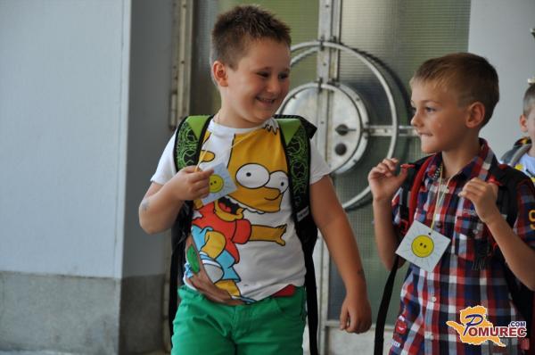 FOTO: Tudi na OŠ I malčki prvič sedli v šolske klopi