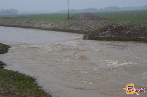 FOTO: Danes upadanje voda, a že jutri naj bi znova naraščalo