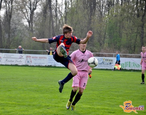 FOTO: Mladinci Apač s 3:1 premagali vodilni Tromejnik