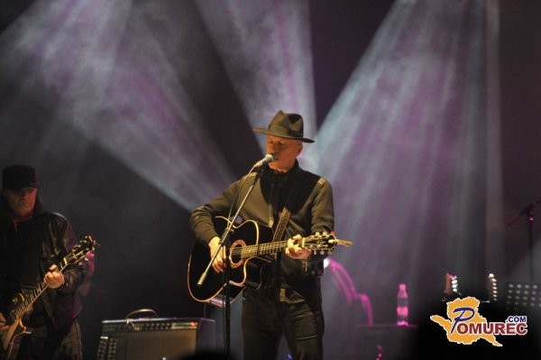 VIDEO: Izšel video Vlada Kreslina in očeta Milana »Tisti bejli grm«