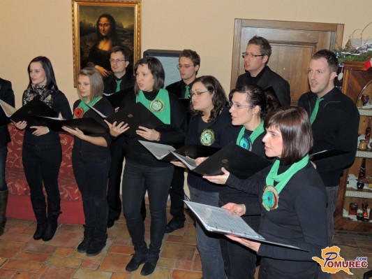 FOTO in VIDEO: V Banovcih nastopil Mešani pevski zbor Cantate