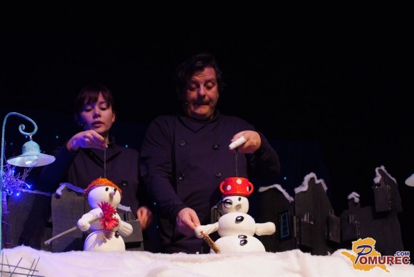 FOTO: Lutkovna predstava Zimska pravljica zabavala otroke v Murski Soboti