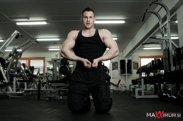 Tadej Štrakl - murskosoboški bodybuilder, ki bi živel v Novi Zelandiji
