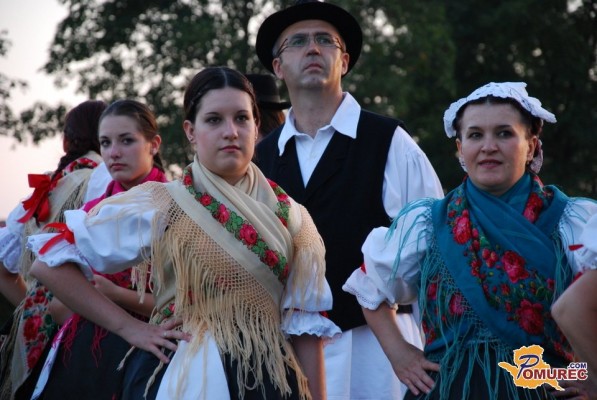 FOTO: Jenamena tokrat v barvah folklore