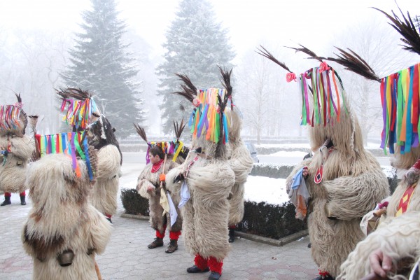 FOTO: Kurenti obiskali Občino Beltinci