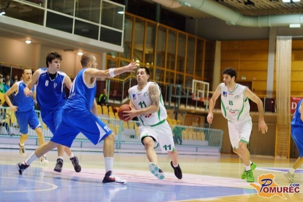 Dvoranski šport: Pretekli teden le odbojkarji in košarkarji