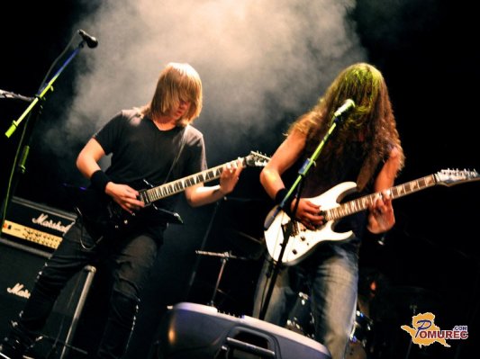 FOTO in VIDEO: 10. obletnica Prvih prijemov z Železobetonom v gledališču Park