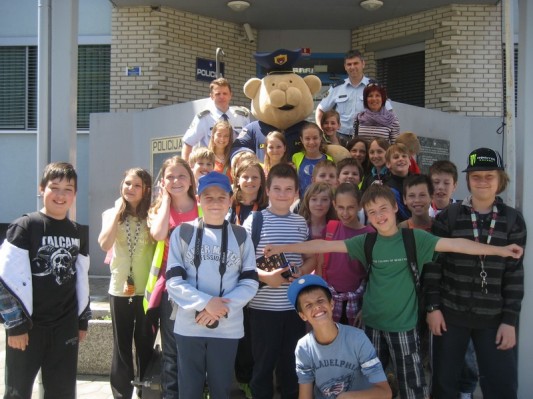 FOTO: Policisti policijske postaje Ljutomer podelili diplome učencem OŠ Križevci