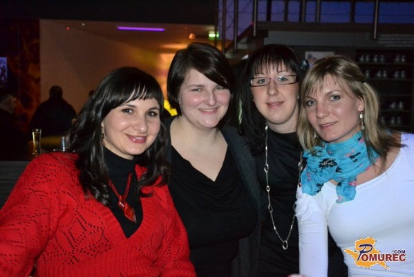 FOTO: Ansambel Donačka in Blue Planet privabila številne plesalce