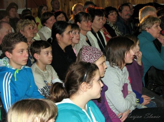 FOTO: »Žalujoči ostali« navdušili občinstvo v Orehovcih