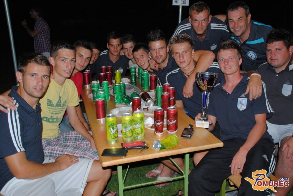 FOTO: Ansambel Skok zabaval na Žüto-plavi noči pozno v noč