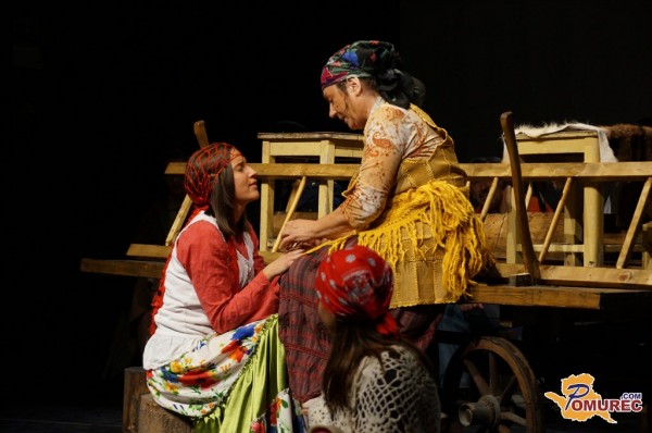 FOTO: Premiera gledališke uprizoritve Lainščkovih Nedotakljivih