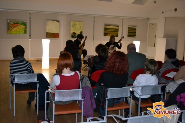 FOTO: Kitarista Hanc in Vöröš nastopila v Pac-u