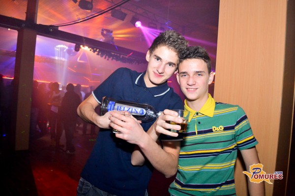 FOTO in VIDEO: Vroča božična zabava s skupino Crvena Jabuka