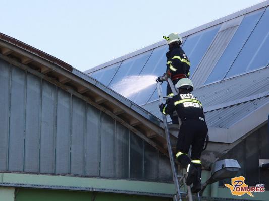 FOTO: Gasilci obvladali tudi požar v tovarni Planika v Turnišču