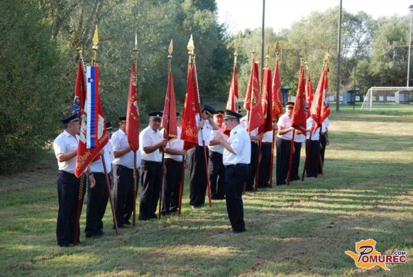 FOTO: Prevzem gasilskega praporja v Borejcih