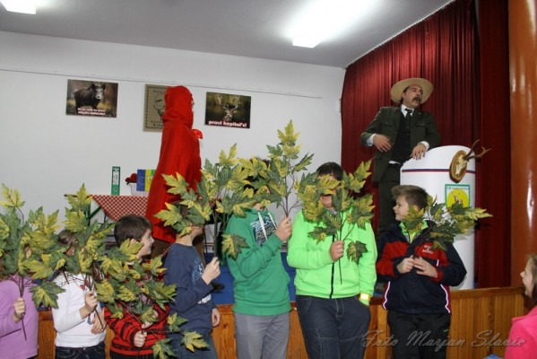 FOTO: Lovec Beno številne gledalce v Orehovcih nasmejal do solz