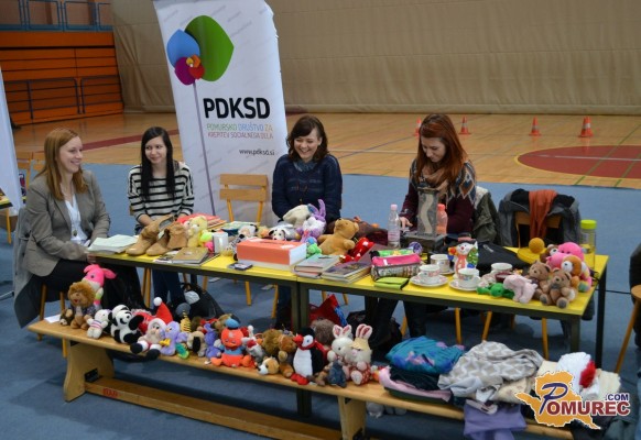 FOTO: Včerajšnji dan za spremembe minil v znamenju dobrodelnosti