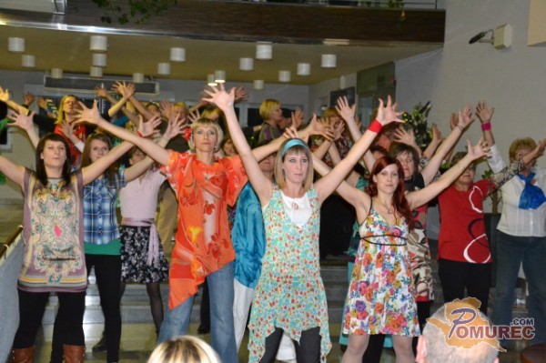 FOTO: Koncert Vrtiljak življenja ženskega pevskega zbora Petrol v Vivatu