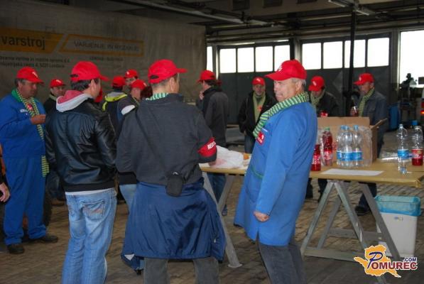 Do usposabljanja na delovnem mestu po novem z vsaj trimesečno brezposelnostjo