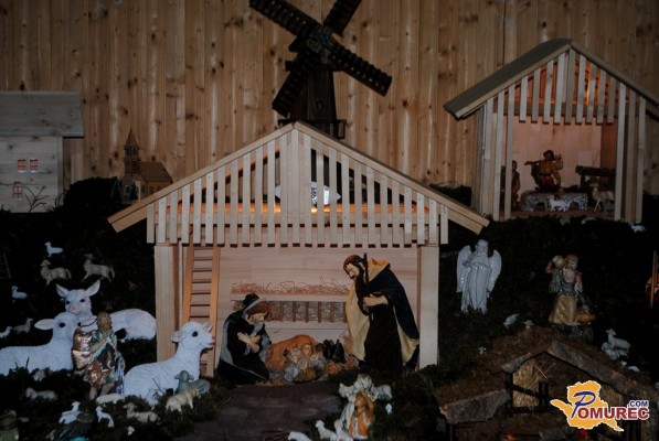 FOTO: Pri Žižkovih v Lipovcih tudi letos postavili jaslice na prostem