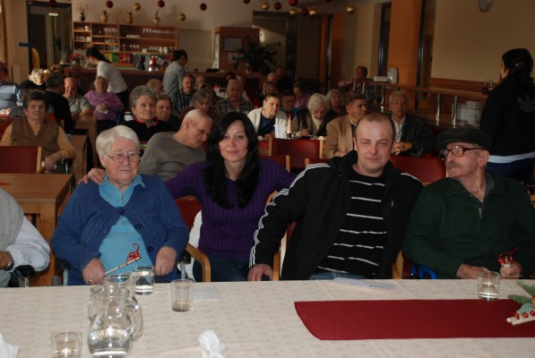 Stanovalci DOSOR-ja pomagali sosedom, ki jim je zgorela hiša