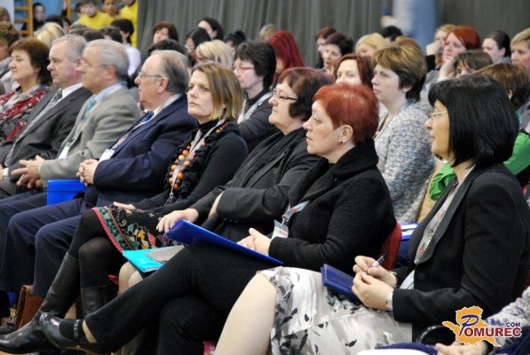 FOTO: Pedagogi in vzgojitelji bogatijo svoja znanja na simpoziju v Črenšovcih