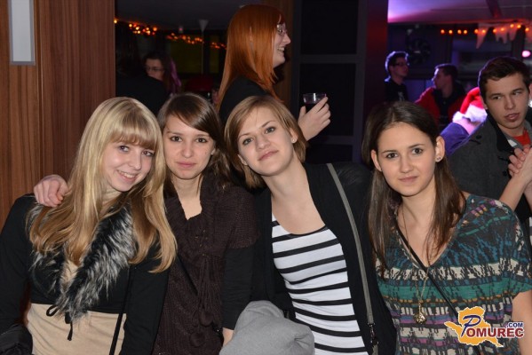 FOTO in VIDEO: Božično-novoletno rajanje študentov v Mariboru