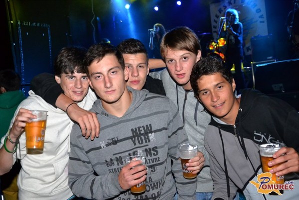 FOTO: Na srečanju motoristov v Gajševcih zbrane razgreli Zaklonišče prepeva