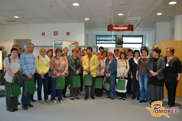 FOTO: Zaključek bralne značke za odrasle s pisateljico Simono Rituper