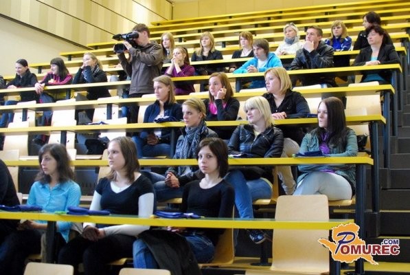 Bodoči študenti, jutri se izteče prvi prijavni rok za vpis na fakulteto