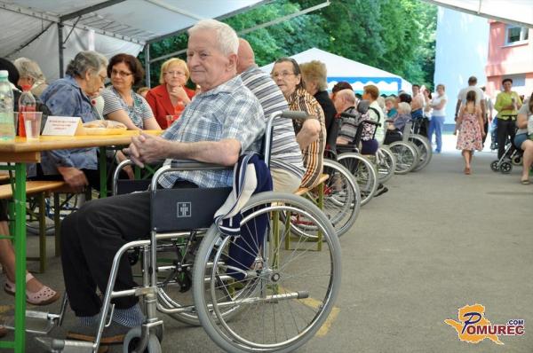 Najpogostejši vzrok za zapuščanje domov za starejše je finančna stiska svojcev