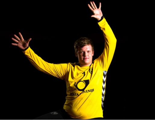 VIDEO: Vratar Pomurja iz svojega gola dvakrat premagal nasprotnega vratarja