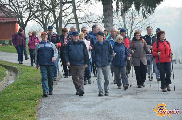 FOTO: Sproščen Martinov pohod Občine Puconci