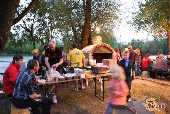 FOTO: V Dokležovju pripravili kresovanje ob reki Muri