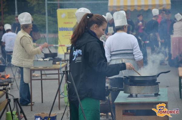 FOTO: Na dvorišču OŠ Puconci zadišali dödoli