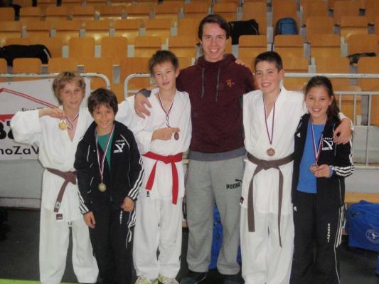 Člani Karate kluba Radenci osvojili kar 5 kolajn