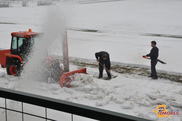 FOTO: Za lopato prijela tudi Fabi in Đuro, pomagate lahko tudi vi