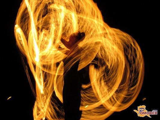 FOTO: Zvezdni ples in ognjene pahljače na festivalu Jenamena v Črenšovcih