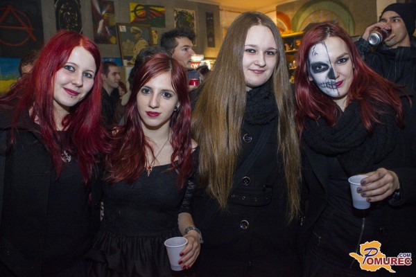 FOTO: Na Francovanju v Ambasadi zbirali sredstva za bolno 14-letnico