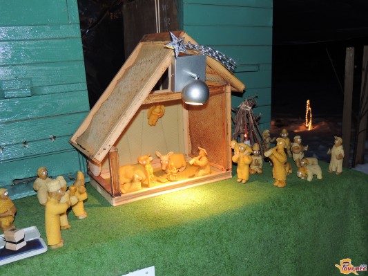 FOTO: V Banovcih odprli božično vas ter pričeli z ocenjevanjem jaslic