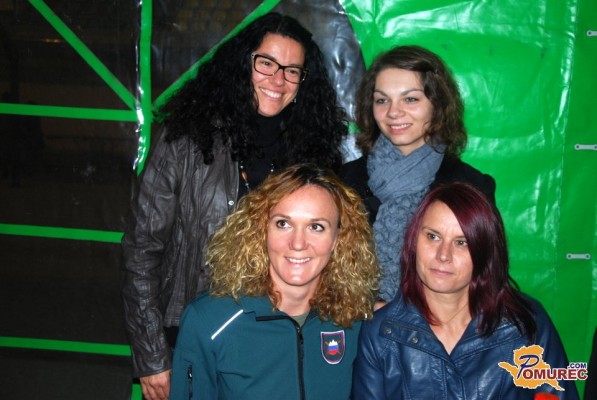 FOTO: 200 pomurskih gasilk v Odrancih navdušila Petra Majdič