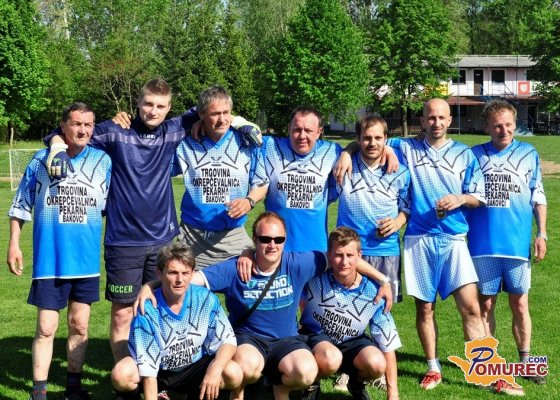 FOTO in VIDEO: Nogometna tekma med levo in desno stranjo Mokoša v Bakovcih