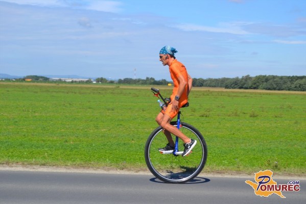 Osnovnošolci s kolesi, Jože Voroš  pa kar z monociklom